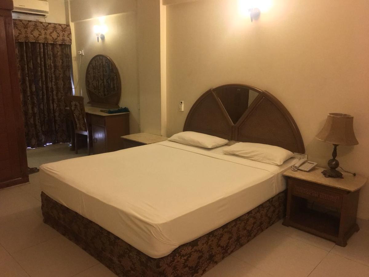 Pak Continental Hotel Bahawalpur Exterior photo